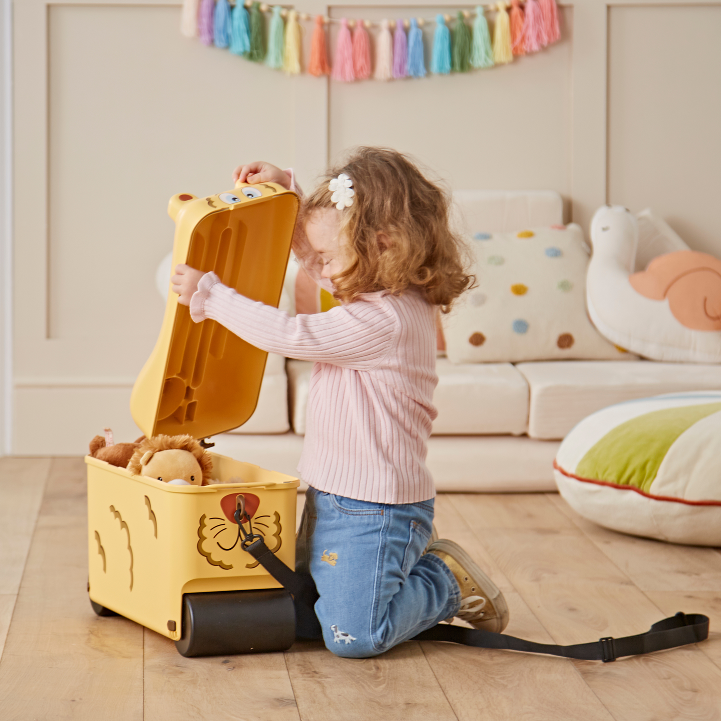 Kids Ride-on Suitcase: Lion