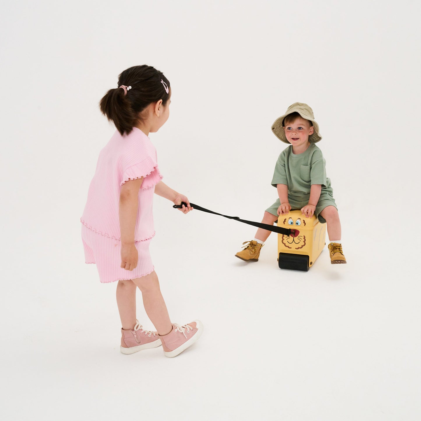 Kids Ride-on Suitcase: Lion